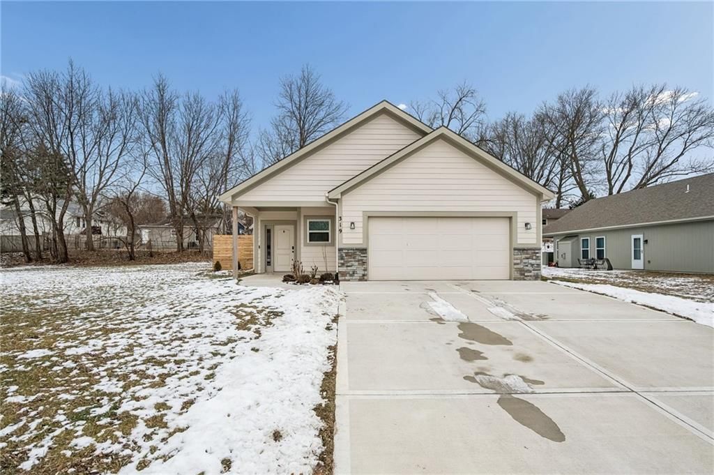 319 E Meadow Street, Smithville, MO