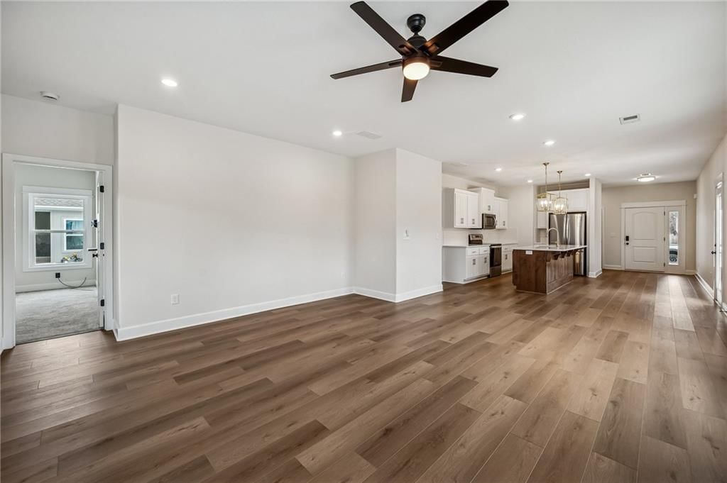 319 E Meadow Street — photo 9