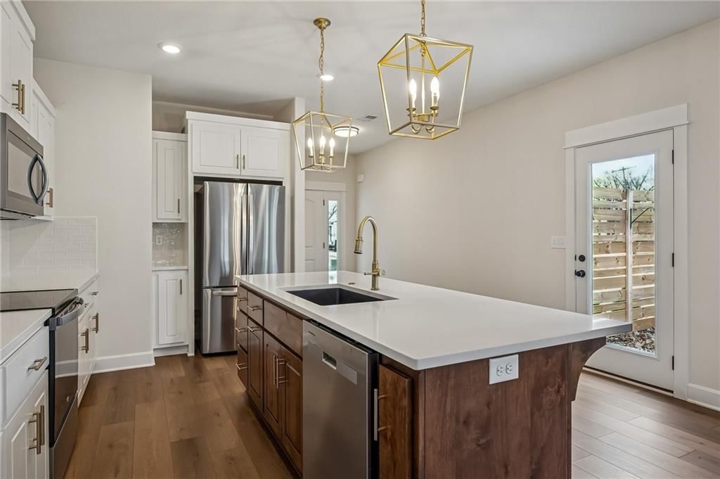 319 E Meadow Street — photo 13
