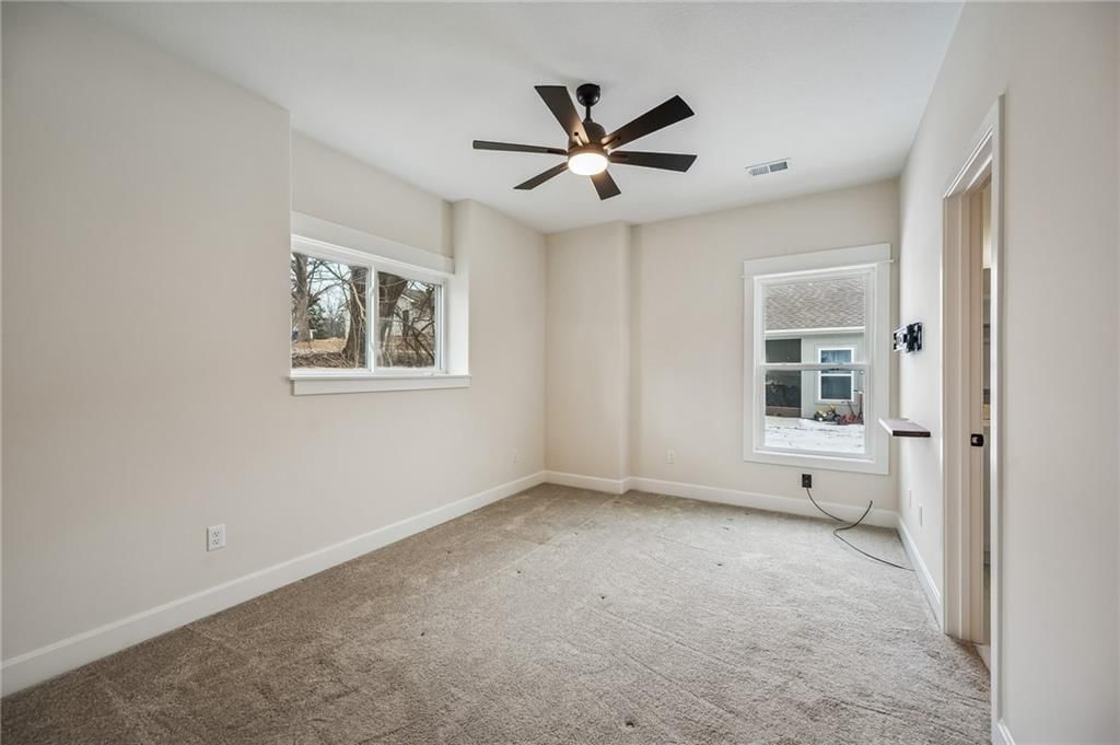 319 E Meadow Street — photo 14