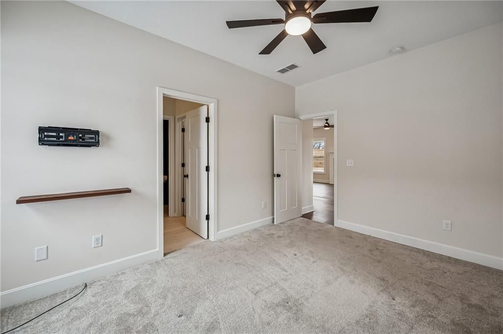 319 E Meadow Street — photo 15