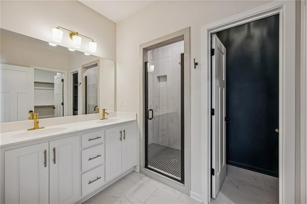 319 E Meadow Street — photo 16