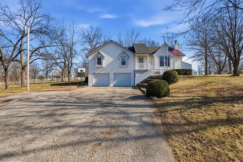 23617 S Chadwick Drive, Peculiar, MO