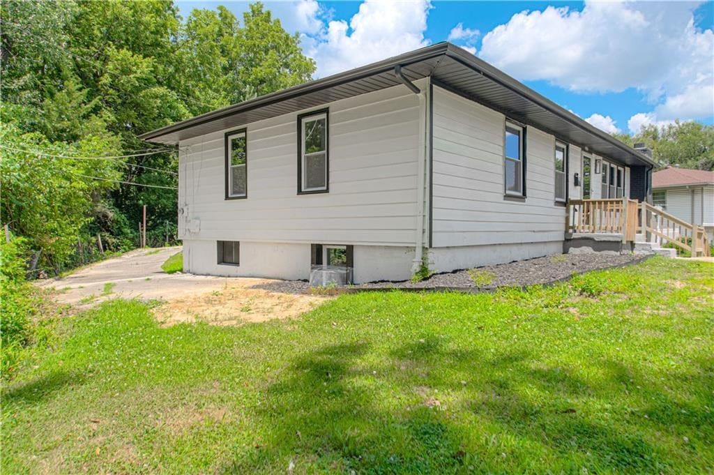 3910 Sewell Avenue — photo 35