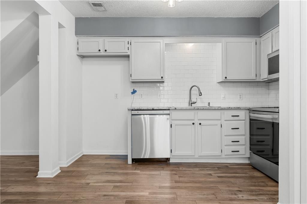 6020 NE Moonstone Drive — photo 9