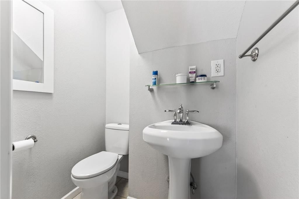1105 Green Street — photo 11