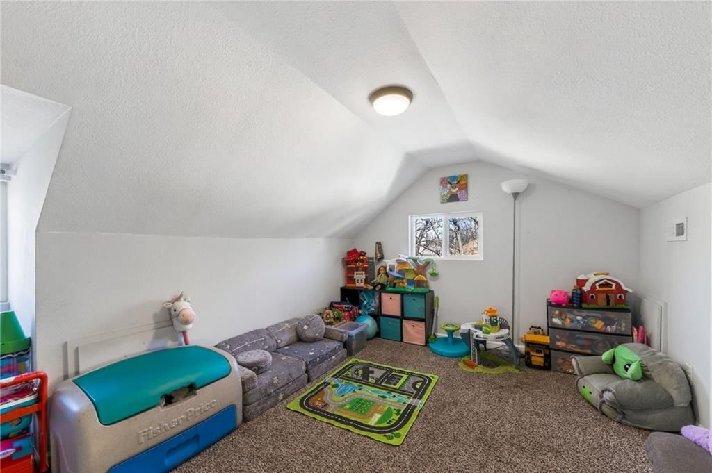 1105 Green Street — photo 14