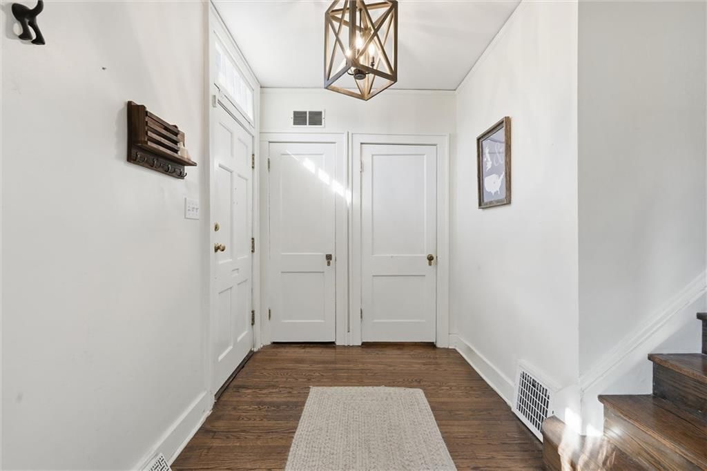 200 W 68th Terrace — photo 4