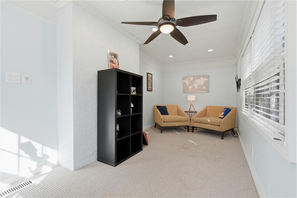 200 W 68th Terrace — photo 10