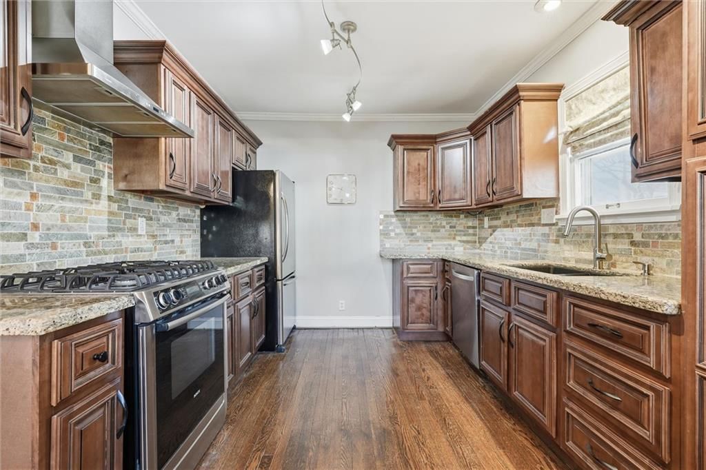 200 W 68th Terrace — photo 13