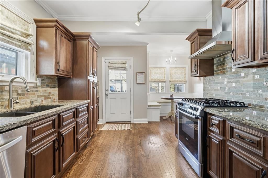 200 W 68th Terrace — photo 14