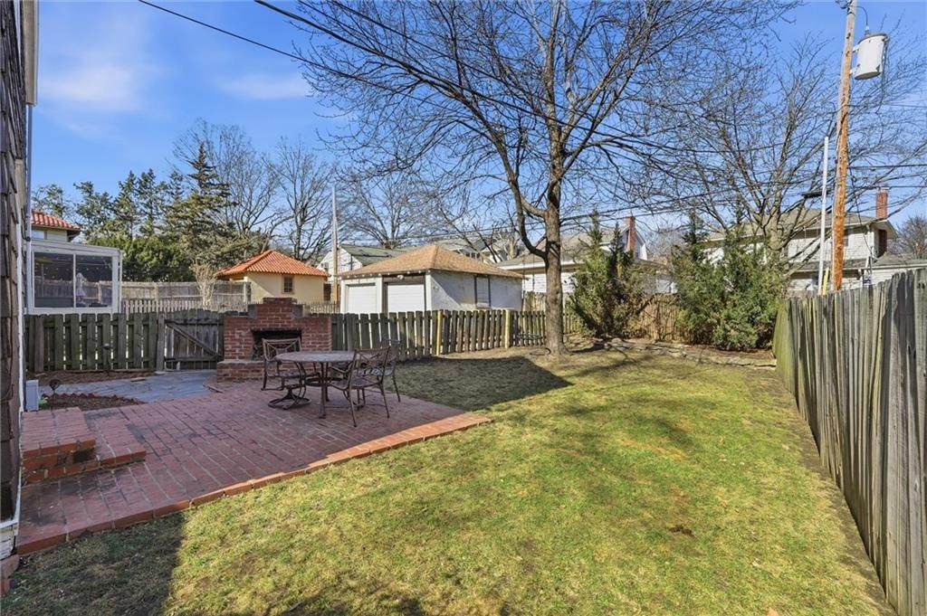 200 W 68th Terrace — photo 33