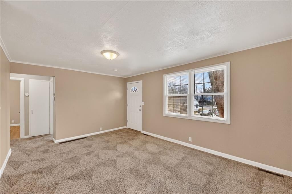 6252 Lathrop Avenue — photo 9