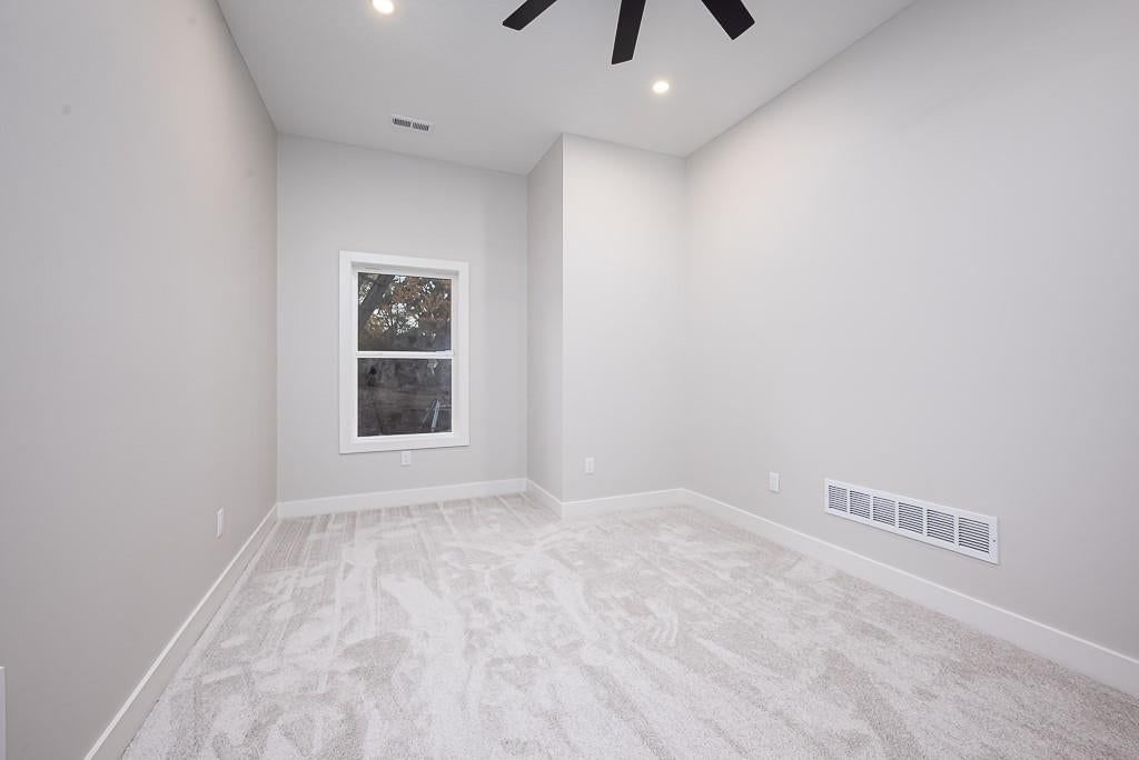 Carpet at 18005 235th Street, Tonganoxie, KS 66086