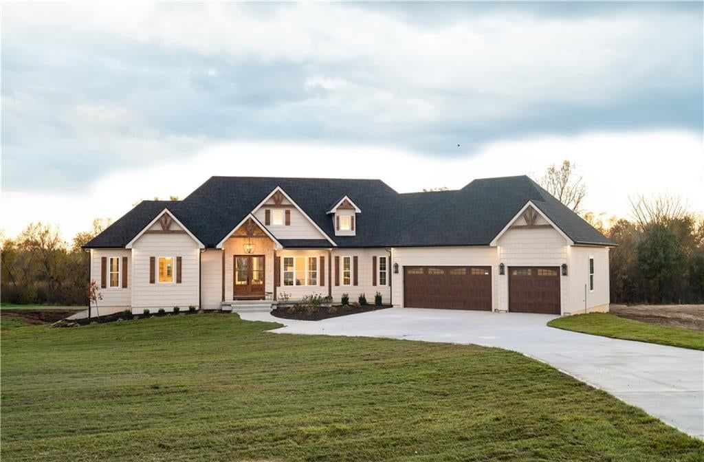 18005 235th Street, Tonganoxie, KS