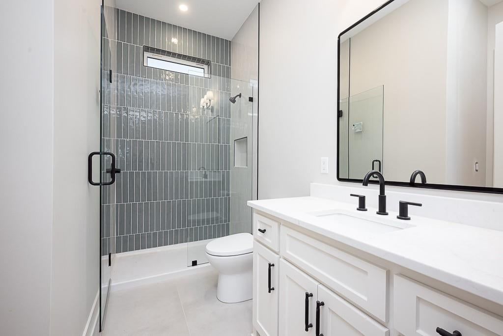 Frameless glass shower at 18005 235th Street, Tonganoxie, KS 66086