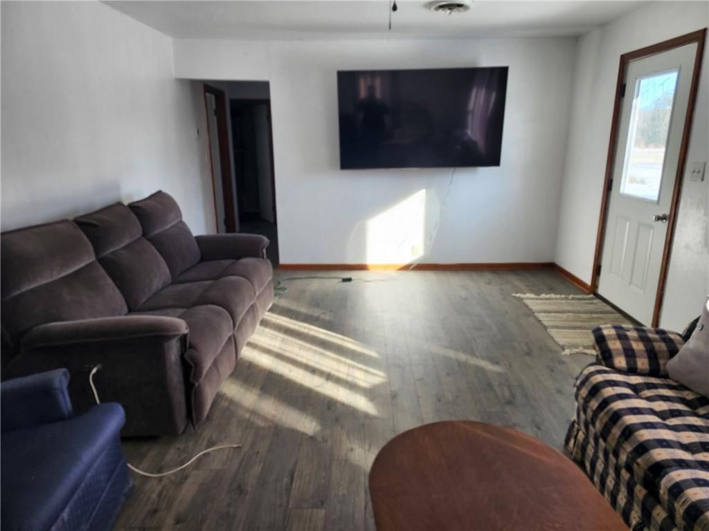 211 Lincoln Street — photo 3