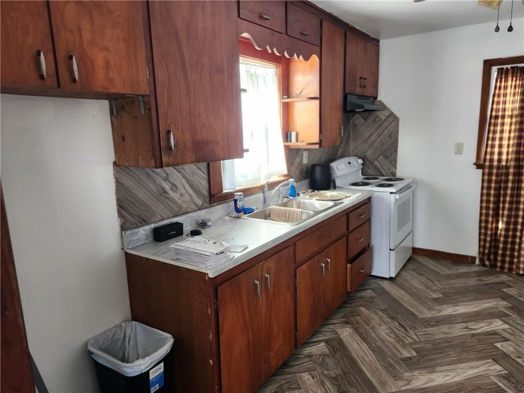 211 Lincoln Street — photo 4