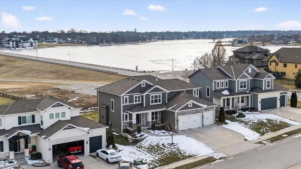 105 SW Meadowbrook Drive, Lee's Summit, MO