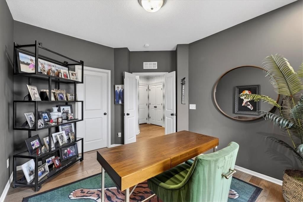 105 SW Meadowbrook Drive — photo 24