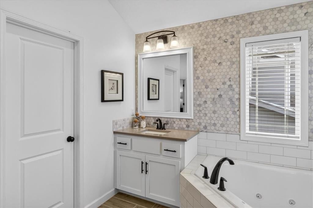 105 SW Meadowbrook Drive — photo 36
