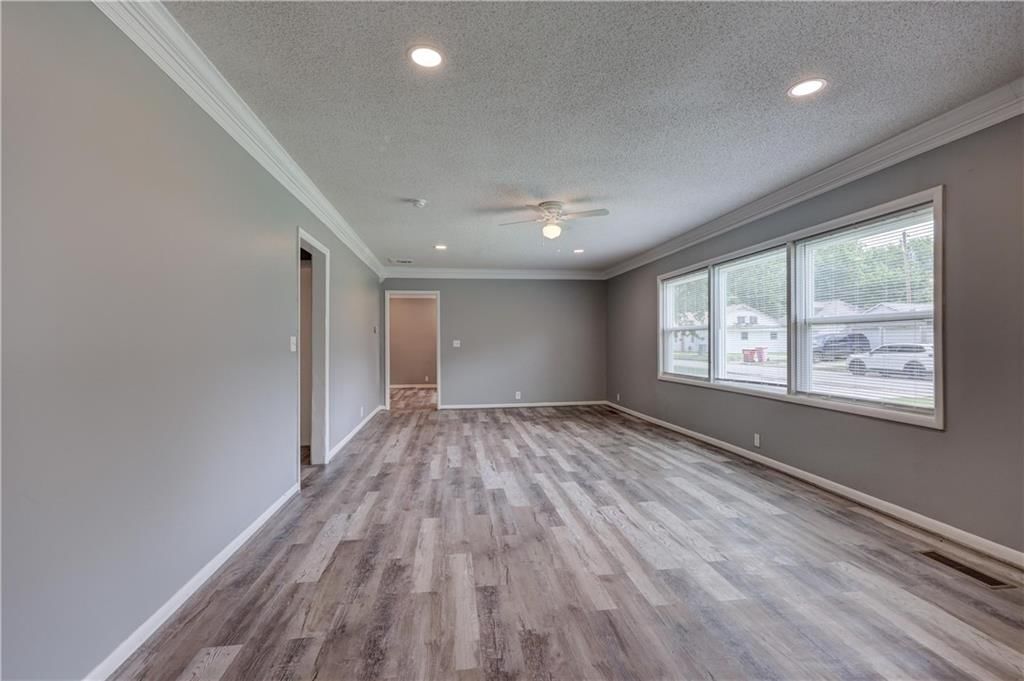 702 W Kansas Street — photo 9