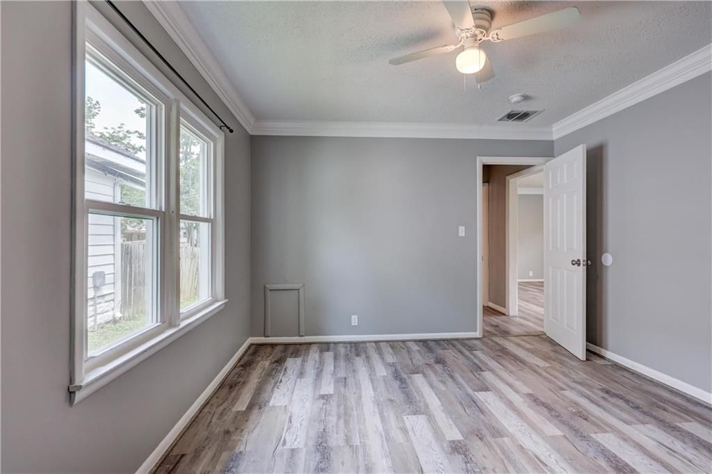 702 W Kansas Street — photo 27