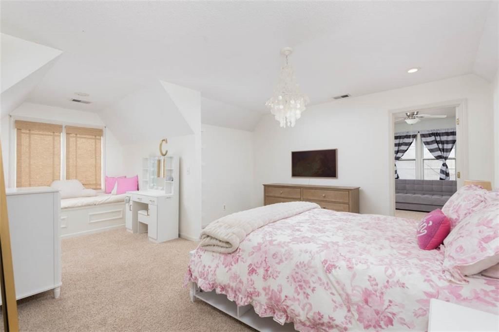 616 White Oak Lane — photo 33