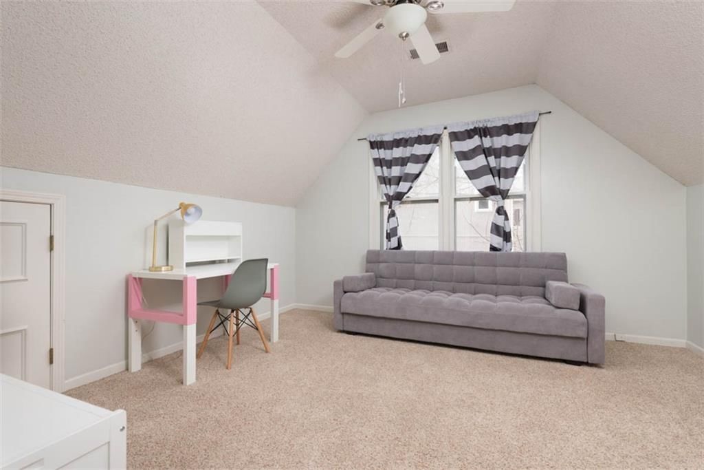 616 White Oak Lane — photo 35