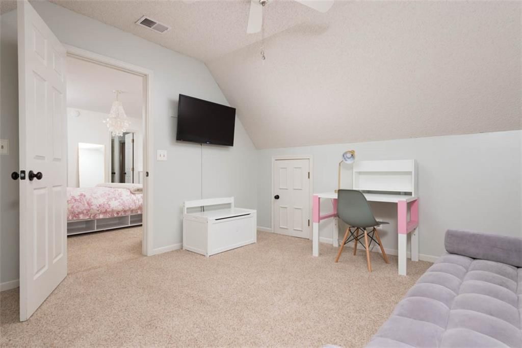 616 White Oak Lane — photo 36