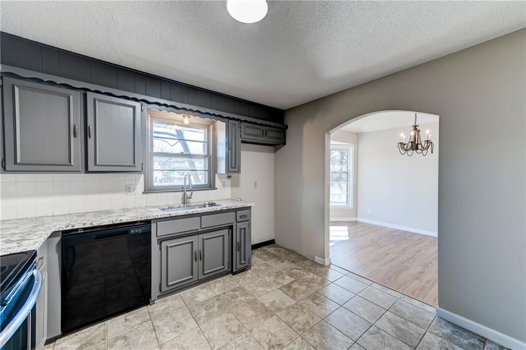 8917 E 88th Terrace — photo 9
