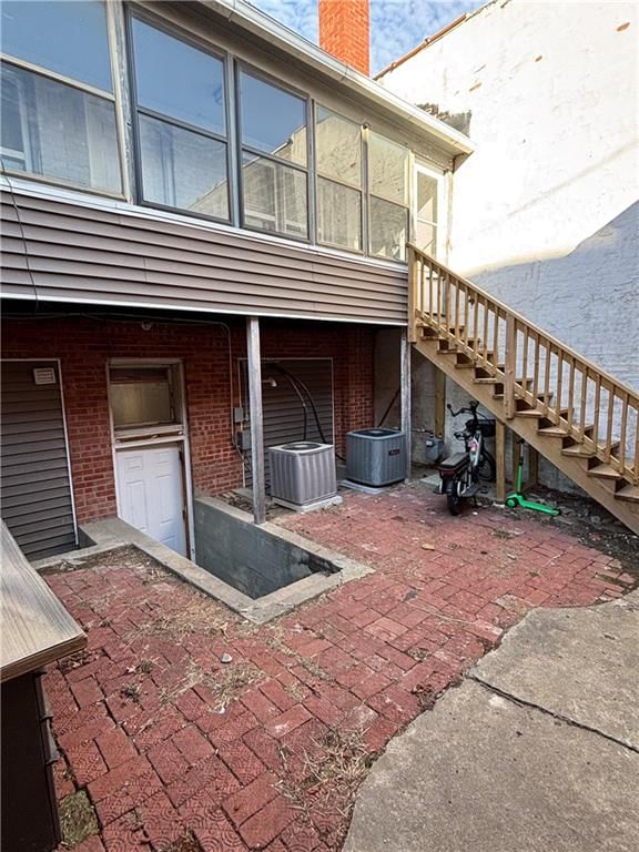 114 E 2nd Street — photo 16