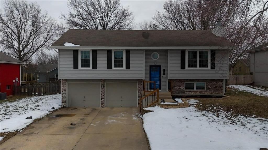 1701 NE AUBURN Drive, Lee's Summit, MO