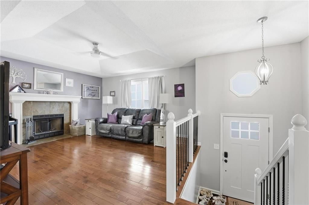 1701 NE AUBURN Drive — photo 3