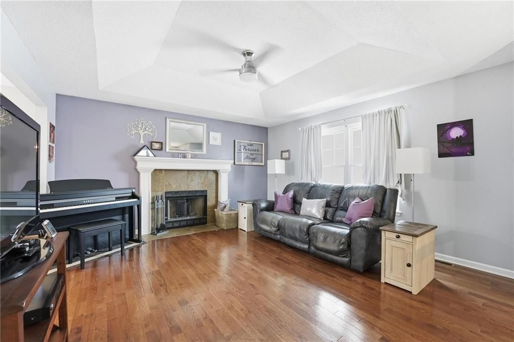 1701 NE AUBURN Drive — photo 4