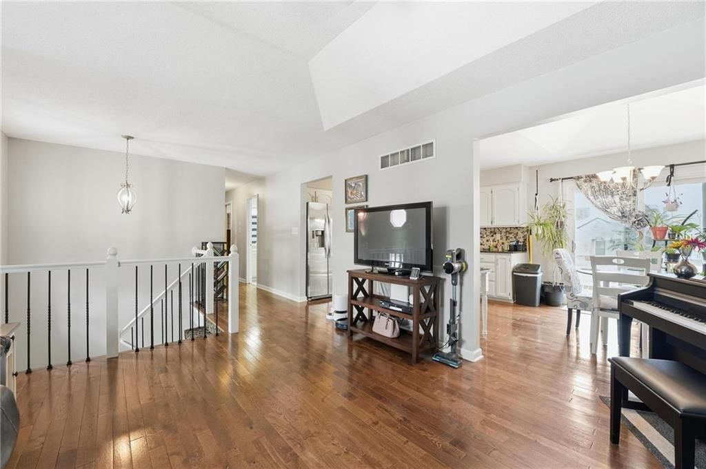 1701 NE AUBURN Drive — photo 6