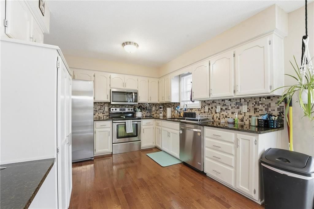 1701 NE AUBURN Drive — photo 9