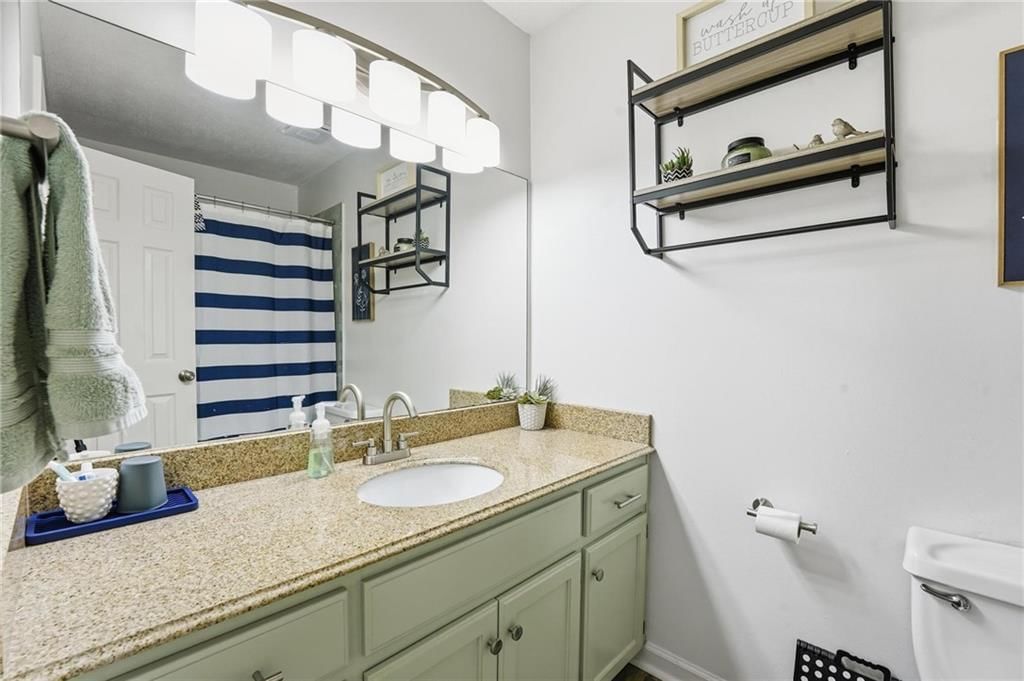 1701 NE AUBURN Drive — photo 13