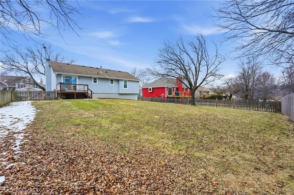 1701 NE AUBURN Drive — photo 23