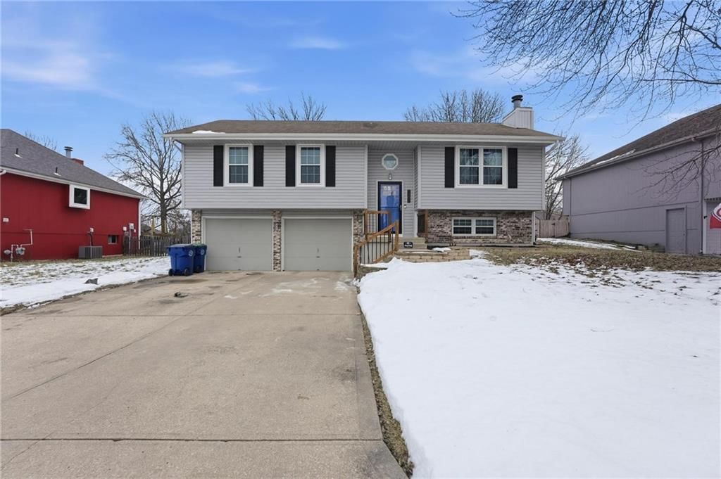 1701 NE AUBURN Drive — photo 26