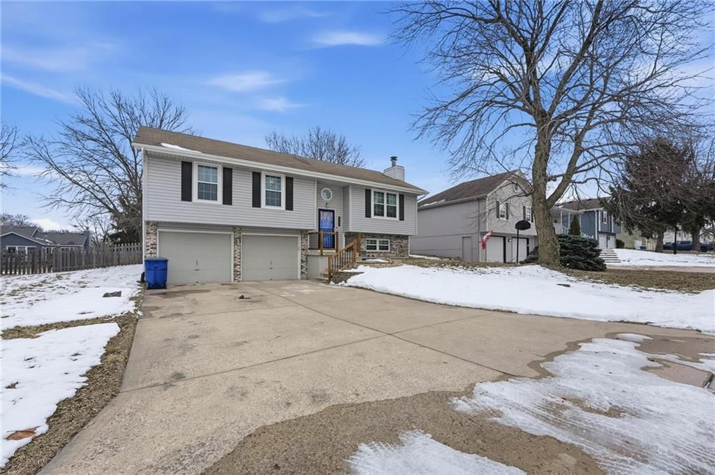 1701 NE AUBURN Drive — photo 27