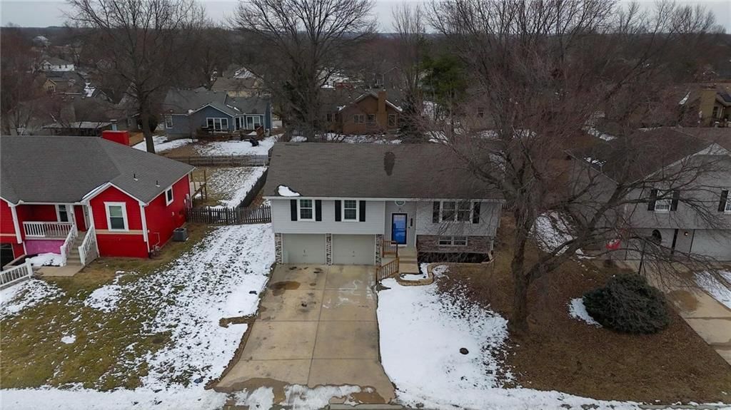 1701 NE AUBURN Drive — photo 28