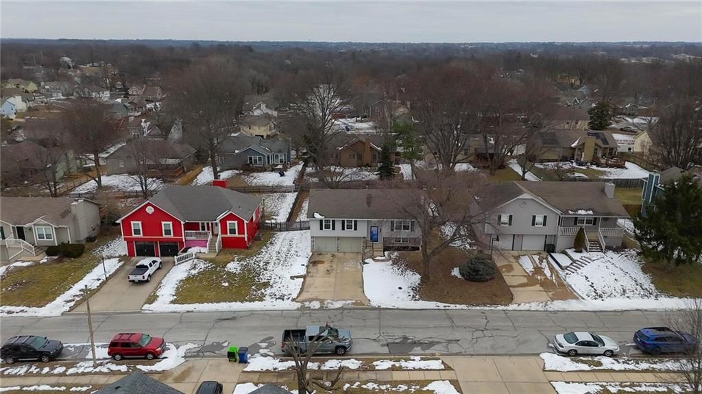 1701 NE AUBURN Drive — photo 29