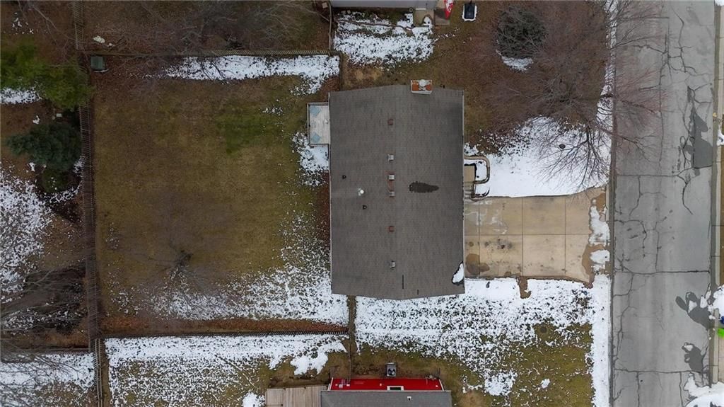 1701 NE AUBURN Drive — photo 30