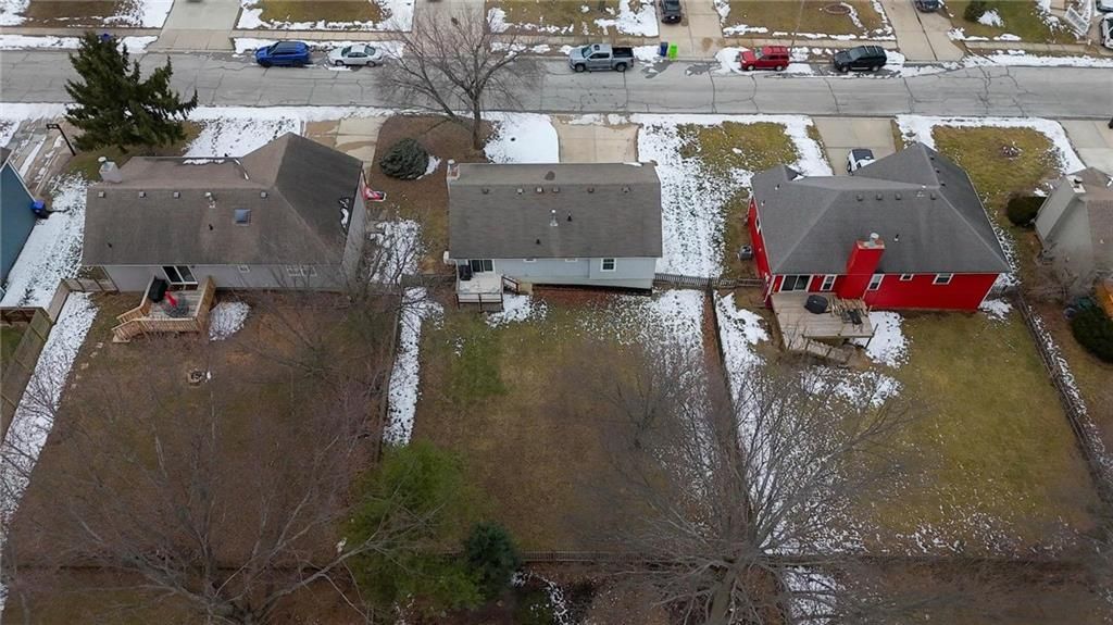 1701 NE AUBURN Drive — photo 31