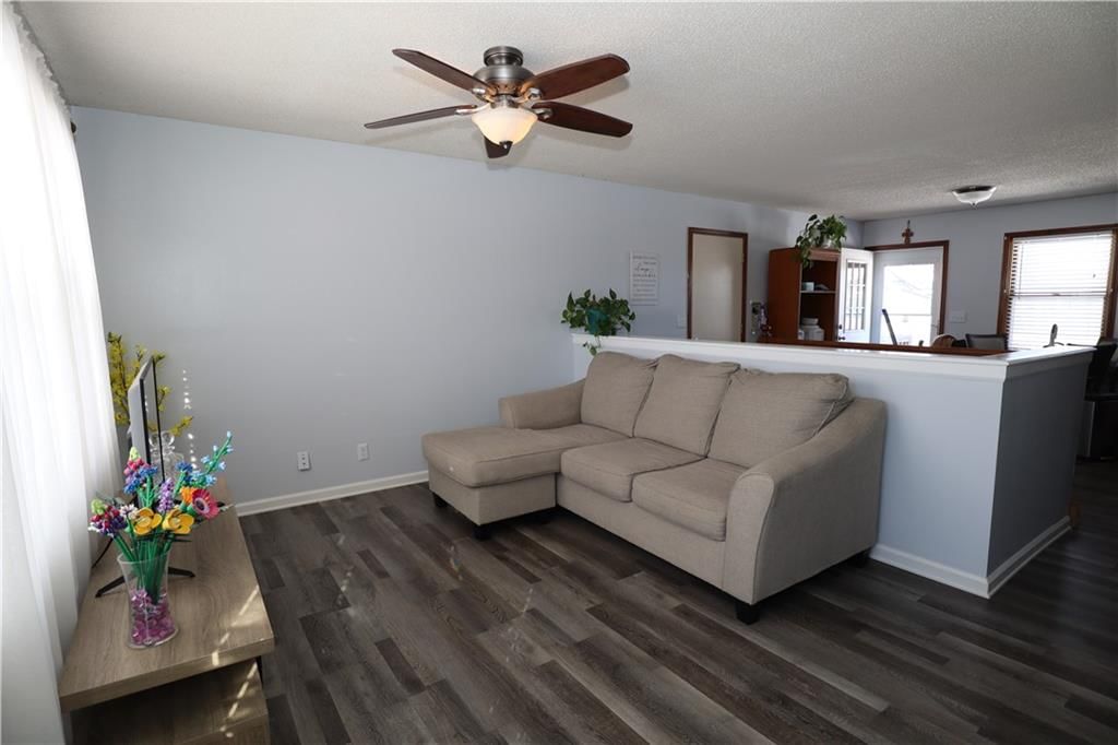 1310 Tall Grass Court — photo 3