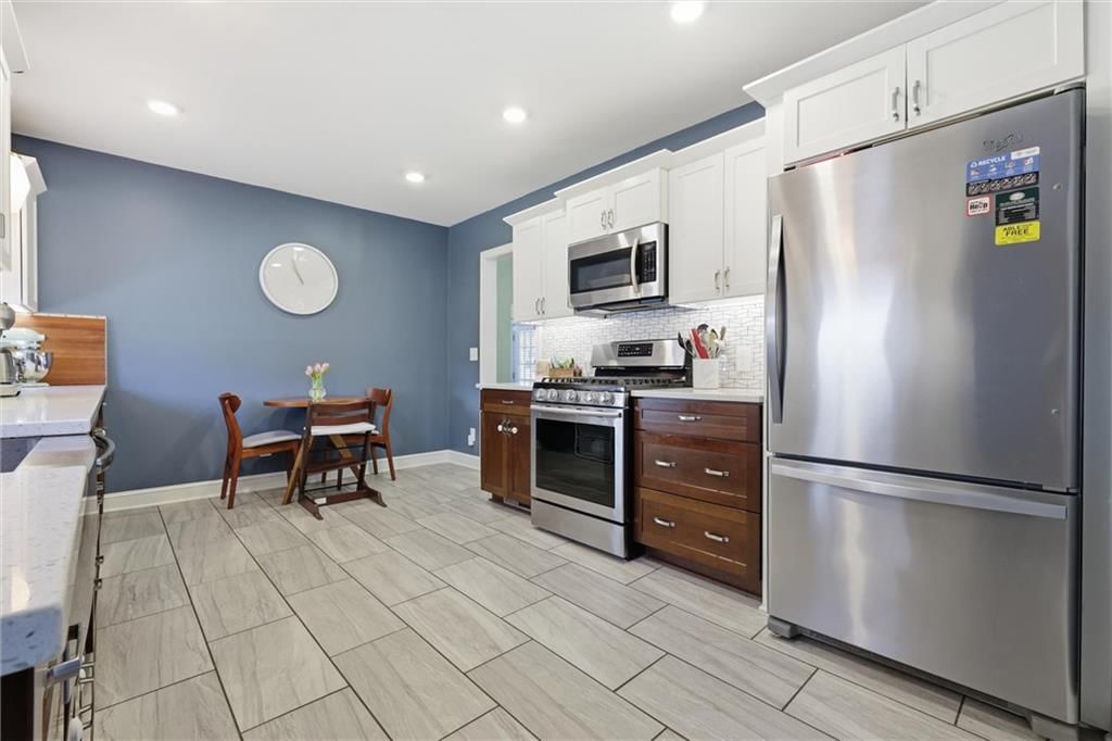 235 E 74th Street — photo 10