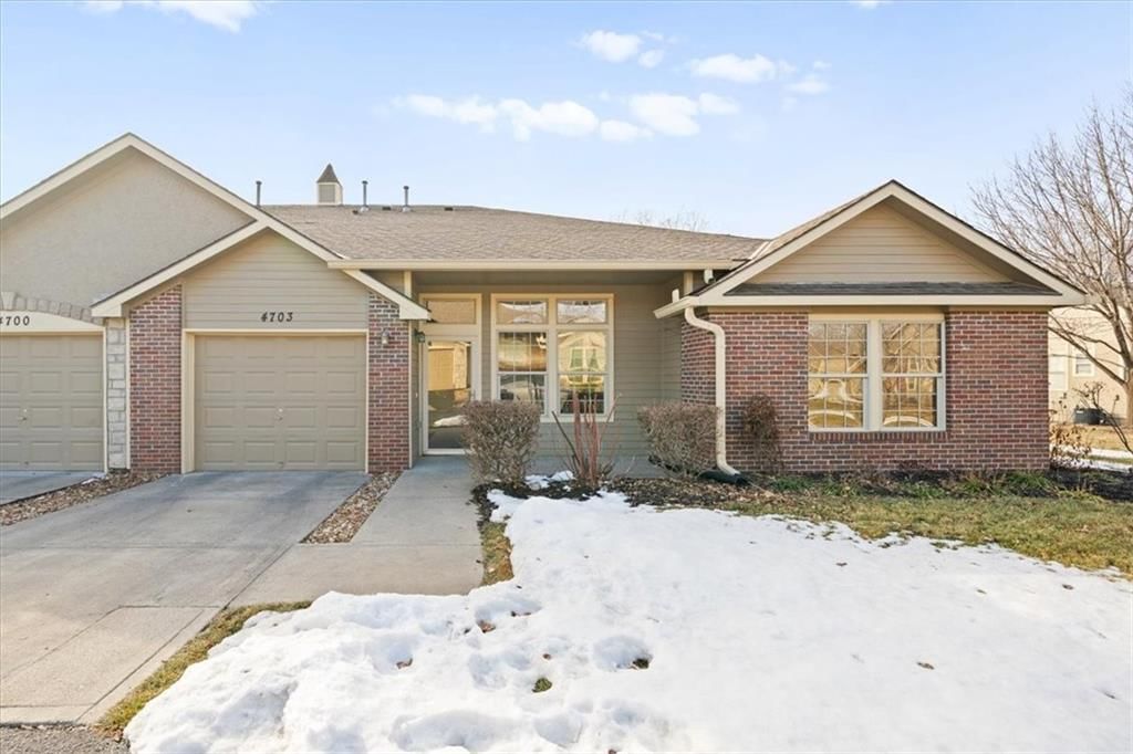 18670 W 158th Place, Olathe, KS