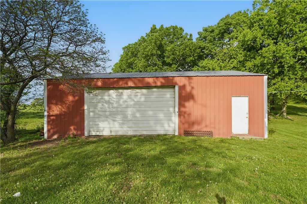 1633 N 600 Road — photo 23
