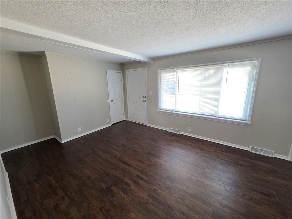 211 S Franklin Street — photo 4